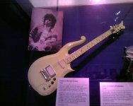 Prince_guitar_Smithsonian-20070301.jpg