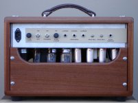 dual-classic-guitar-amplifier-walnut-02.jpg