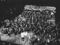 Vangelis with orchestra.png