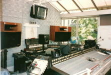 Vangelis' studio, Paris, 1992 (1).png