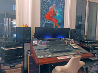 Vangelis' console in Paris house.png