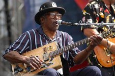 bo_diddley_1_-_crossroads_guitar_fest_2004_-_lg62198551.jpg