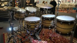 Το ξύλινο κέλυφος των ακουστικών drumsets