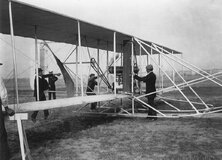 Orville_Wright&flyer1909 (1).jpg