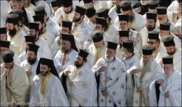παπαδες.jpg