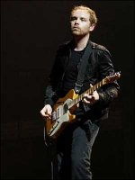 Jonny_buckland_coldplay.jpg
