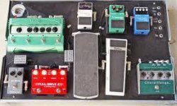 David_Grissom_pedalboard.jpg