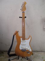 FENDER_STRATOCASTER_DELUXE_PLUS_NATURAL_89_with_FENDER_LACE_SENSORSredgoldbluesilver..JPG